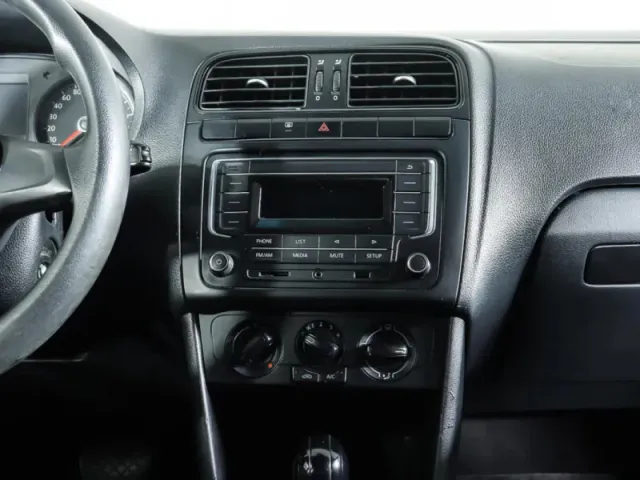Volkswagen Polo, V Рестайлинг — фото 14