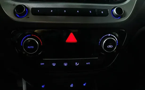 Hyundai Solaris, II — фото 10