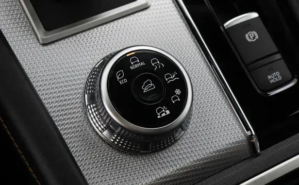 Mitsubishi Outlander, IV — фото 12