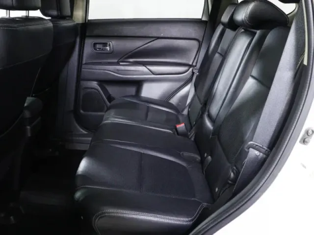 Mitsubishi Outlander, III — фото 11