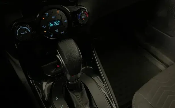 Ford Fiesta, Mk6 Рестайлинг — фото 12