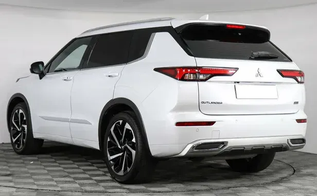 Mitsubishi Outlander, IV — фото 4