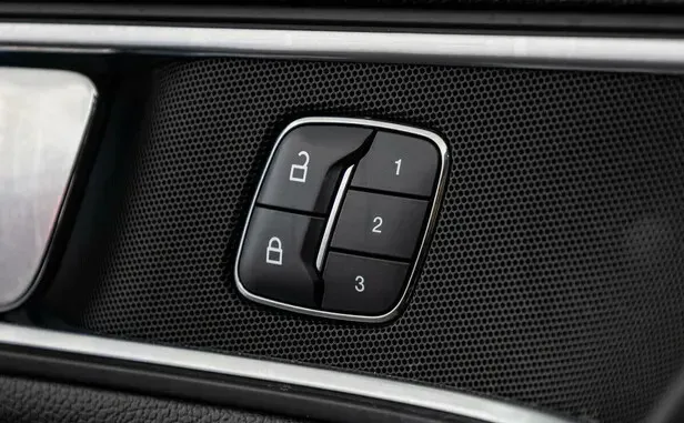 Ford Explorer, V Рестайлинг — фото 27