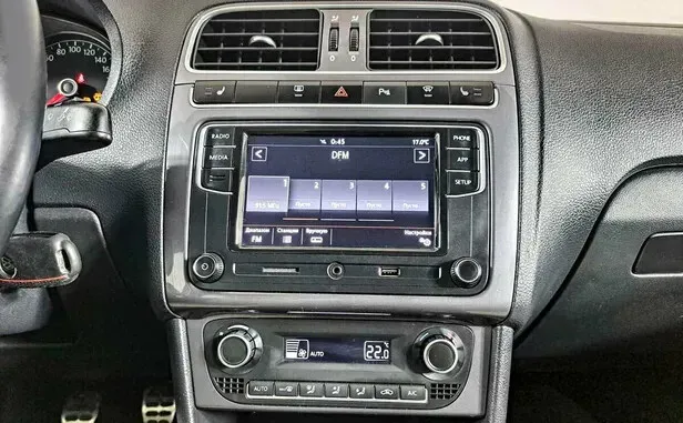 Volkswagen Polo, V Рестайлинг — фото 8