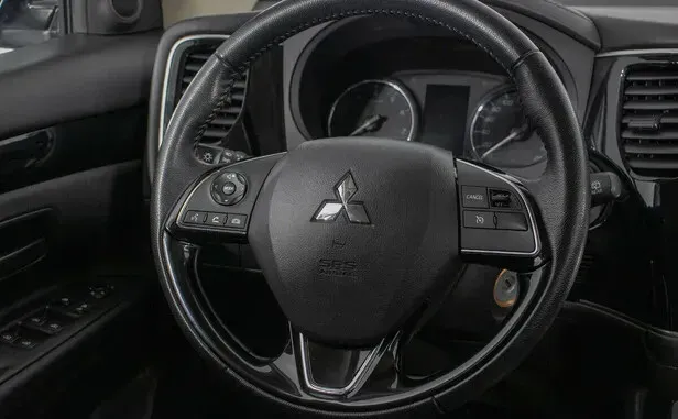Mitsubishi Outlander, III Рестайлинг 3 — фото 10