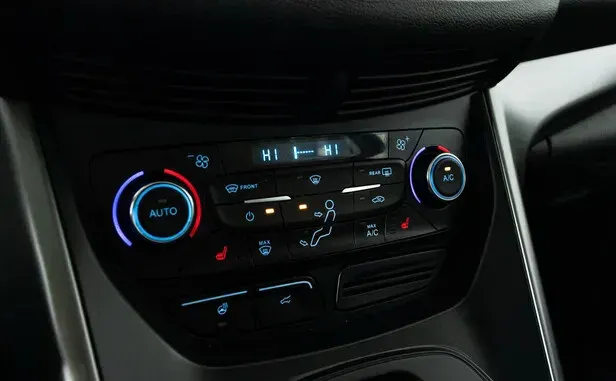 Ford Kuga, II Рестайлинг — фото 10