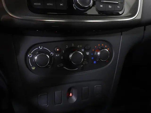Renault Logan, II Рестайлинг — фото 18