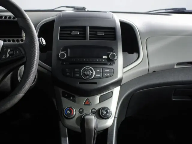 Chevrolet Aveo, II — фото 14