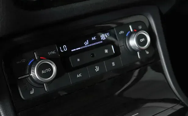 Volkswagen Touareg, II Рестайлинг — фото 10