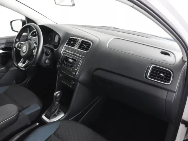 Volkswagen Polo, V Рестайлинг — фото 10