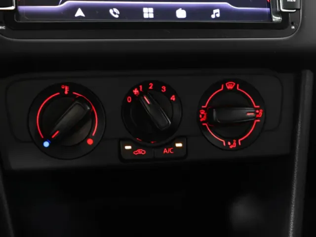 Volkswagen Polo, V Рестайлинг — фото 18