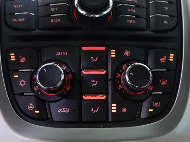 Opel Astra, J Рестайлинг — фото 15