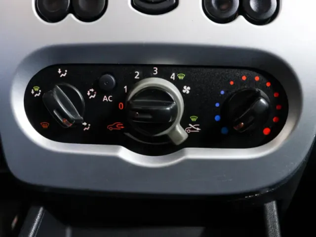 Renault Sandero, I — фото 14