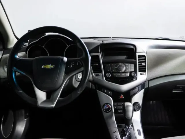 Chevrolet Cruze, I — фото 11