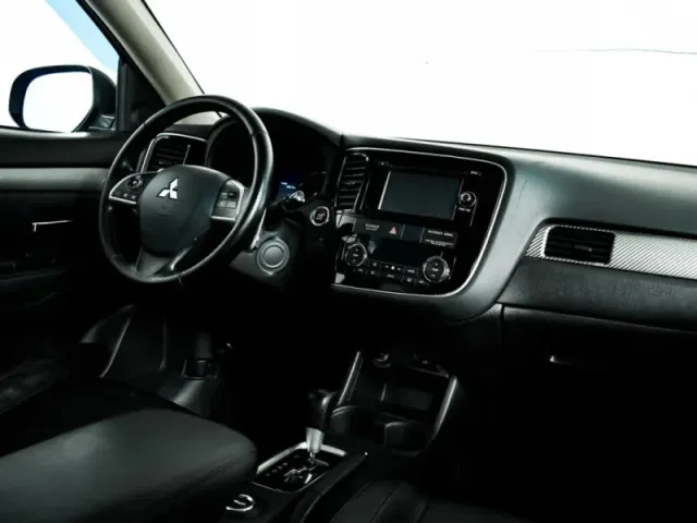 Mitsubishi Outlander, III — фото 9