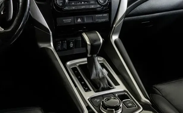 Mitsubishi Pajero Sport, III — фото 10
