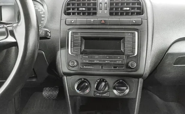 Volkswagen Polo, V Рестайлинг — фото 9