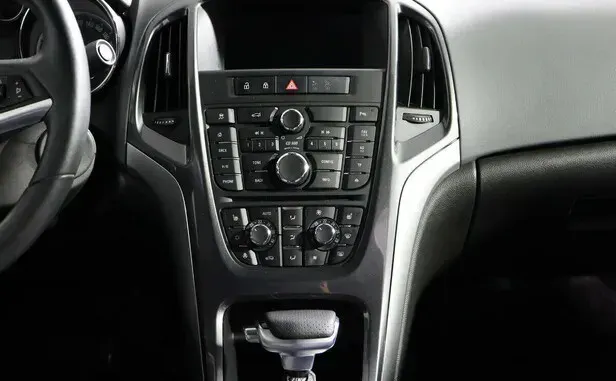 Opel Astra, J Рестайлинг — фото 9