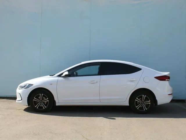 Hyundai Elantra, VI — фото 4