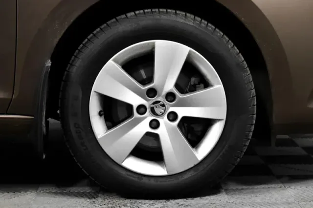 Skoda Rapid, II — фото 10
