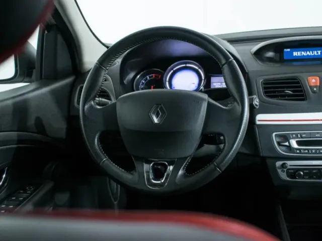 Renault Megane, III Рестайлинг — фото 16
