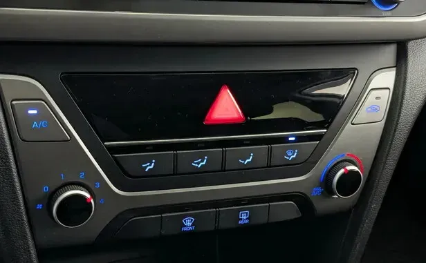 Hyundai Elantra, VI (AD) — фото 13