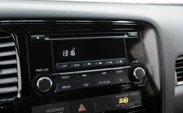 Mitsubishi Outlander, III — фото 13