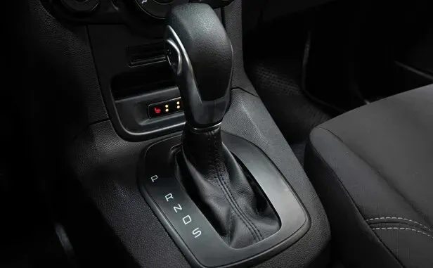 Ford Fiesta, Mk6 Рестайлинг — фото 10