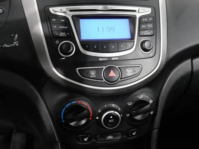 Hyundai Solaris, I — фото 12