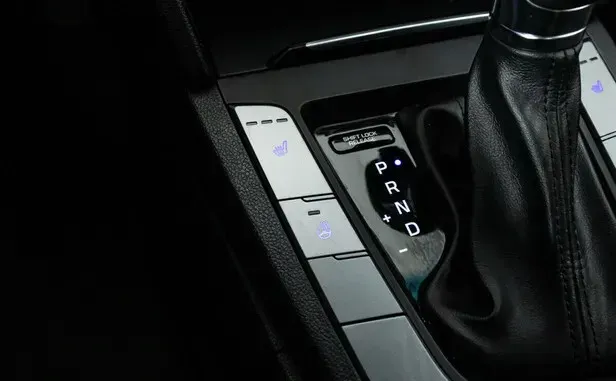 Hyundai Elantra, VI (AD) — фото 13