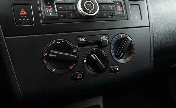 Nissan Tiida, I Рестайлинг — фото 10