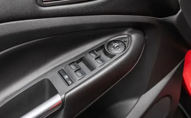 Ford Kuga, II — фото 15