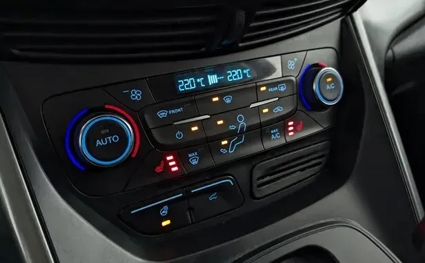 Ford Kuga, II Рестайлинг — фото 9
