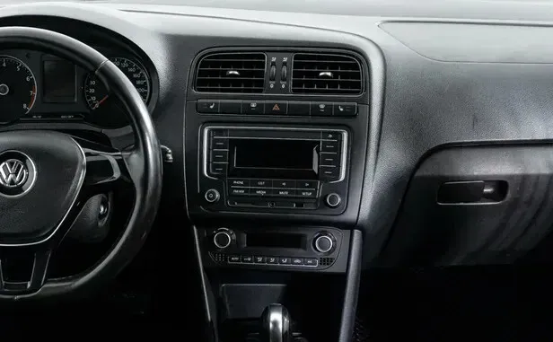 Volkswagen Polo, V Рестайлинг — фото 10