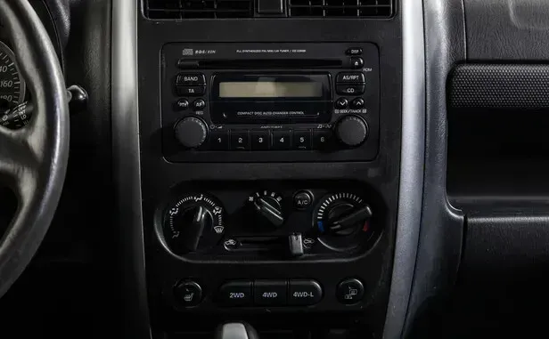 Suzuki Jimny, III Рестайлинг 2 — фото 8