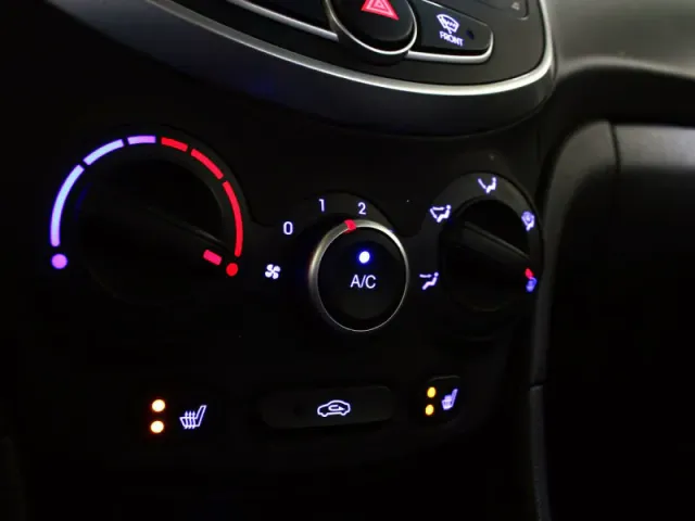 Hyundai Solaris, I — фото 11