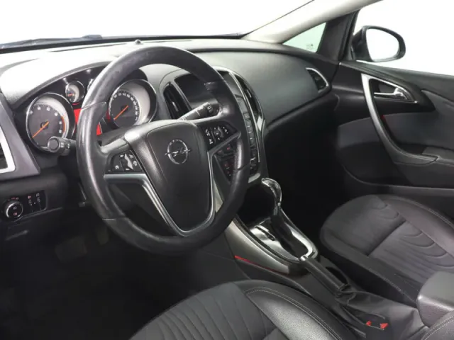 Opel Astra — фото 10