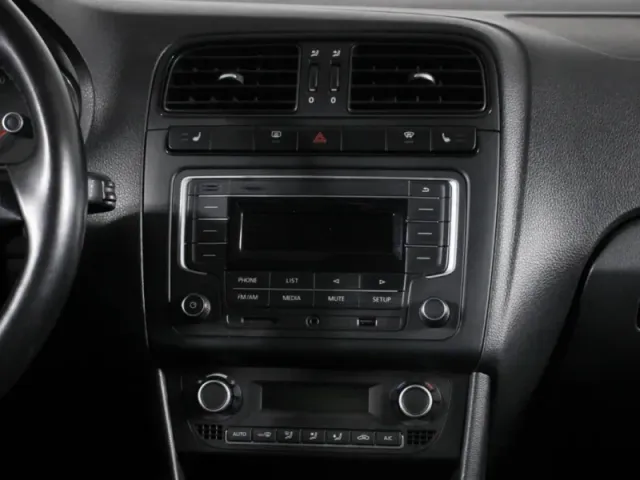 Volkswagen Polo, V Рестайлинг — фото 14