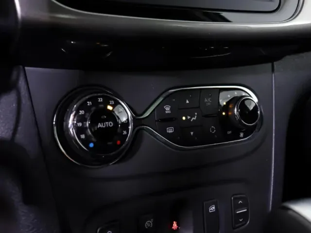 Renault Logan, II Рестайлинг — фото 20