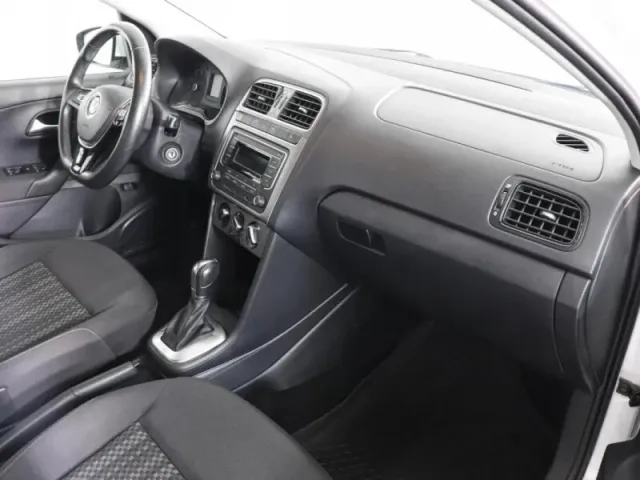 Volkswagen Polo, V Рестайлинг — фото 10