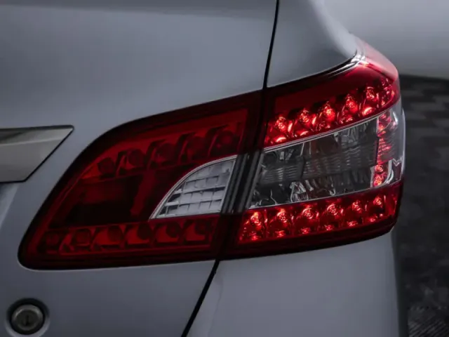 Nissan Sentra, VII (B17) — фото 10
