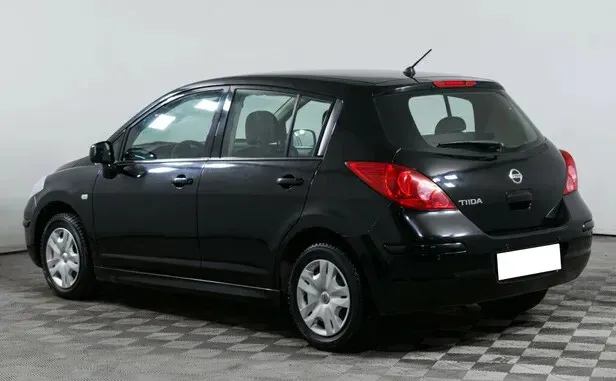 Nissan Tiida, I Рестайлинг — фото 4