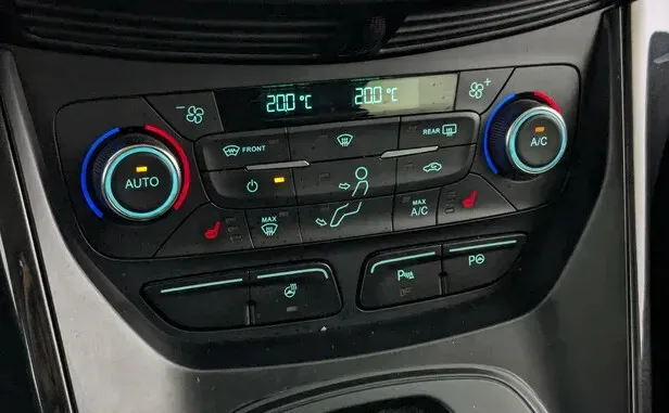 Ford Kuga, II Рестайлинг — фото 11