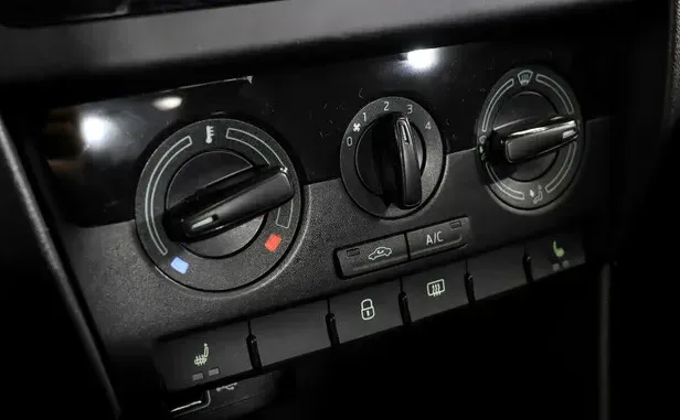Skoda Rapid, I Рестайлинг — фото 9