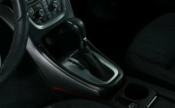 Opel Astra, J Рестайлинг — фото 22