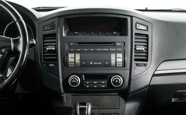 Mitsubishi Pajero, IV Рестайлинг 1 — фото 8