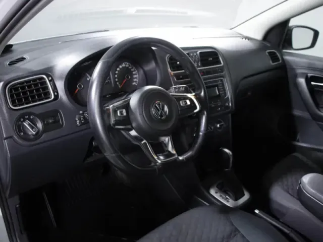 Volkswagen Polo, V Рестайлинг — фото 15