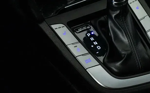 Hyundai Elantra, VI (AD) — фото 11