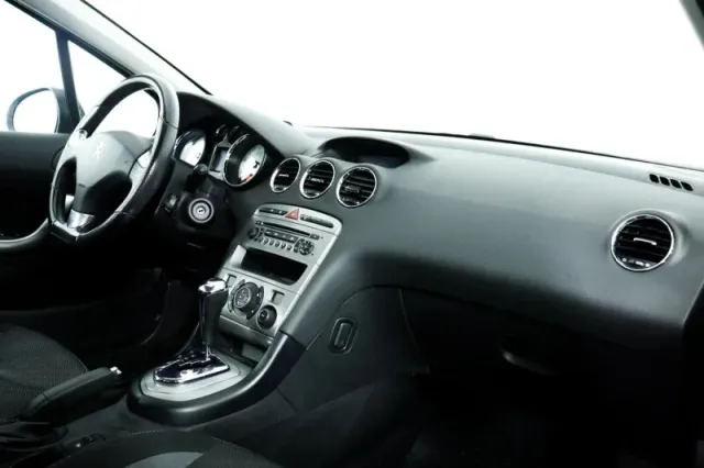 Peugeot 408, II — фото 10