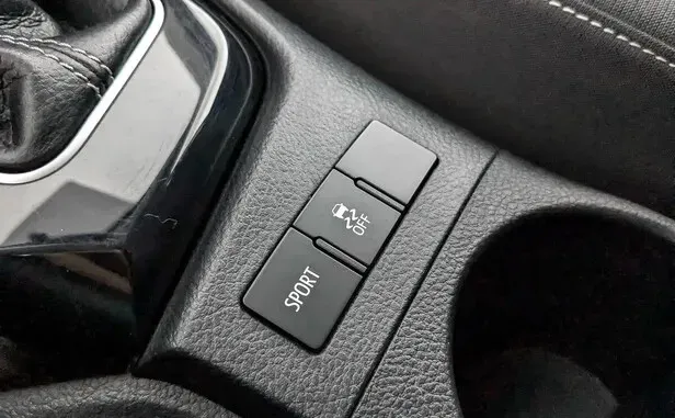 Toyota Corolla, XI (E160, E170, E180) Рестайлинг 1 — фото 9